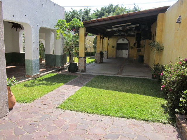 Pista y mini terraza